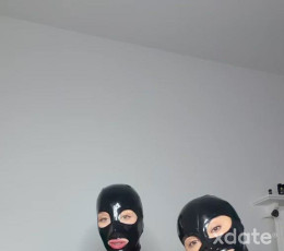 2 Queens of latex together kinky